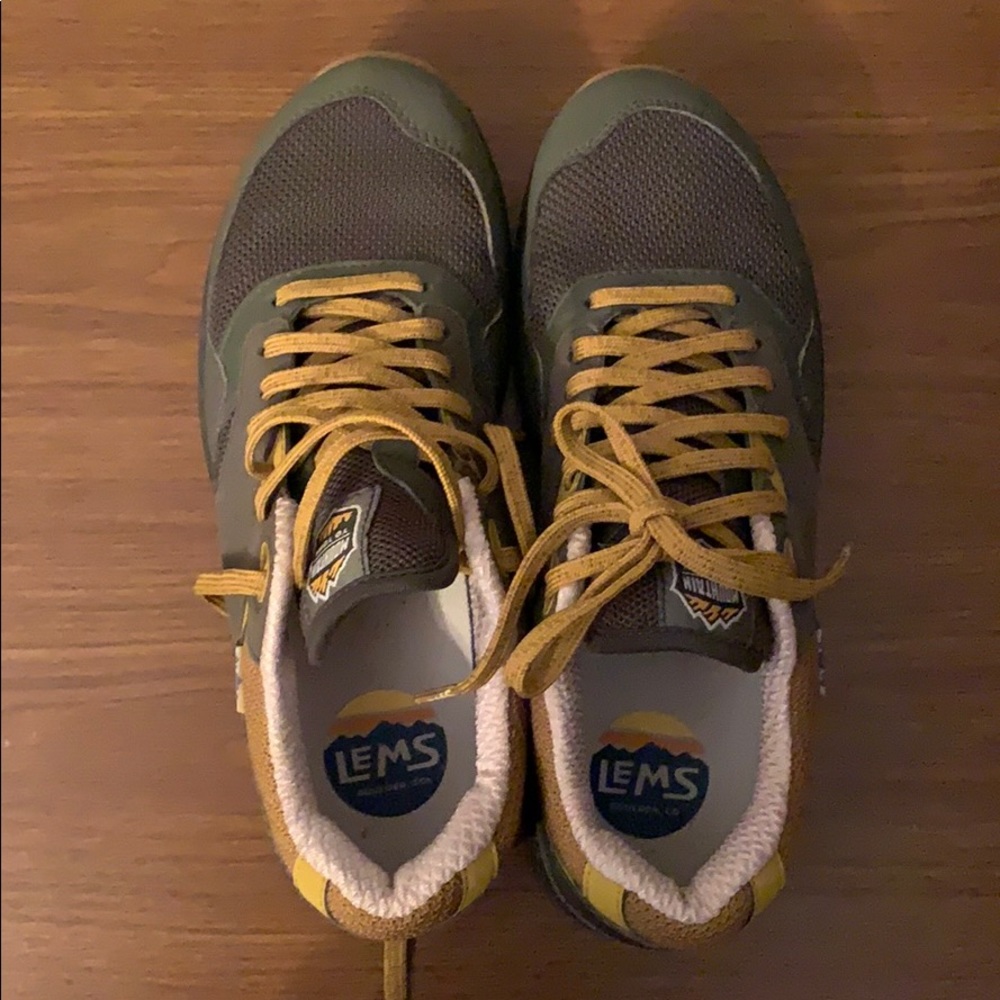 Lens shoes